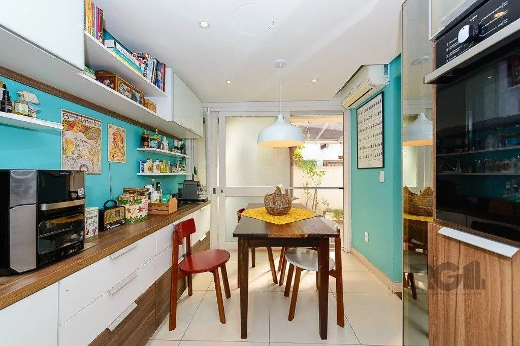 Imagem Casa em Condomínio à venda com 4 quartos 319 m² Rua Manoel Leao, Pedra Redonda, Porto Alegre