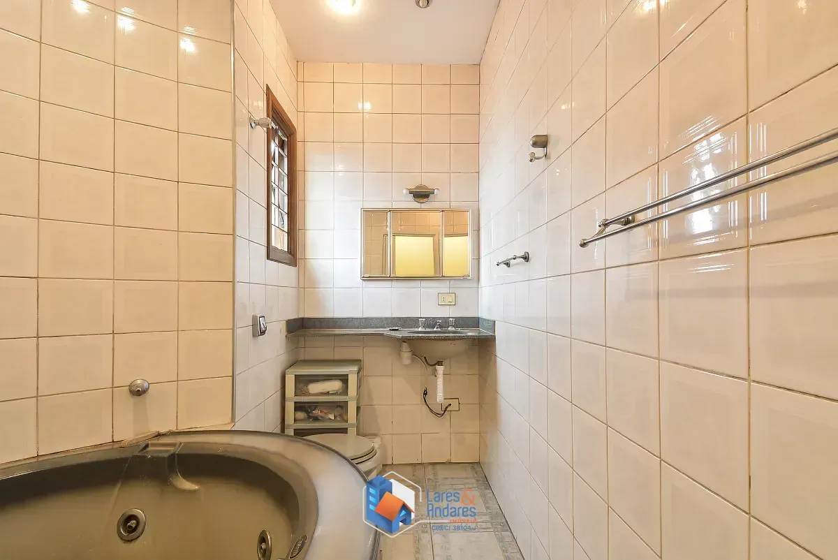 Imagem Sobrado para venda em Campo Belo com 3 quartos, sendo 1 suíte, 185m²