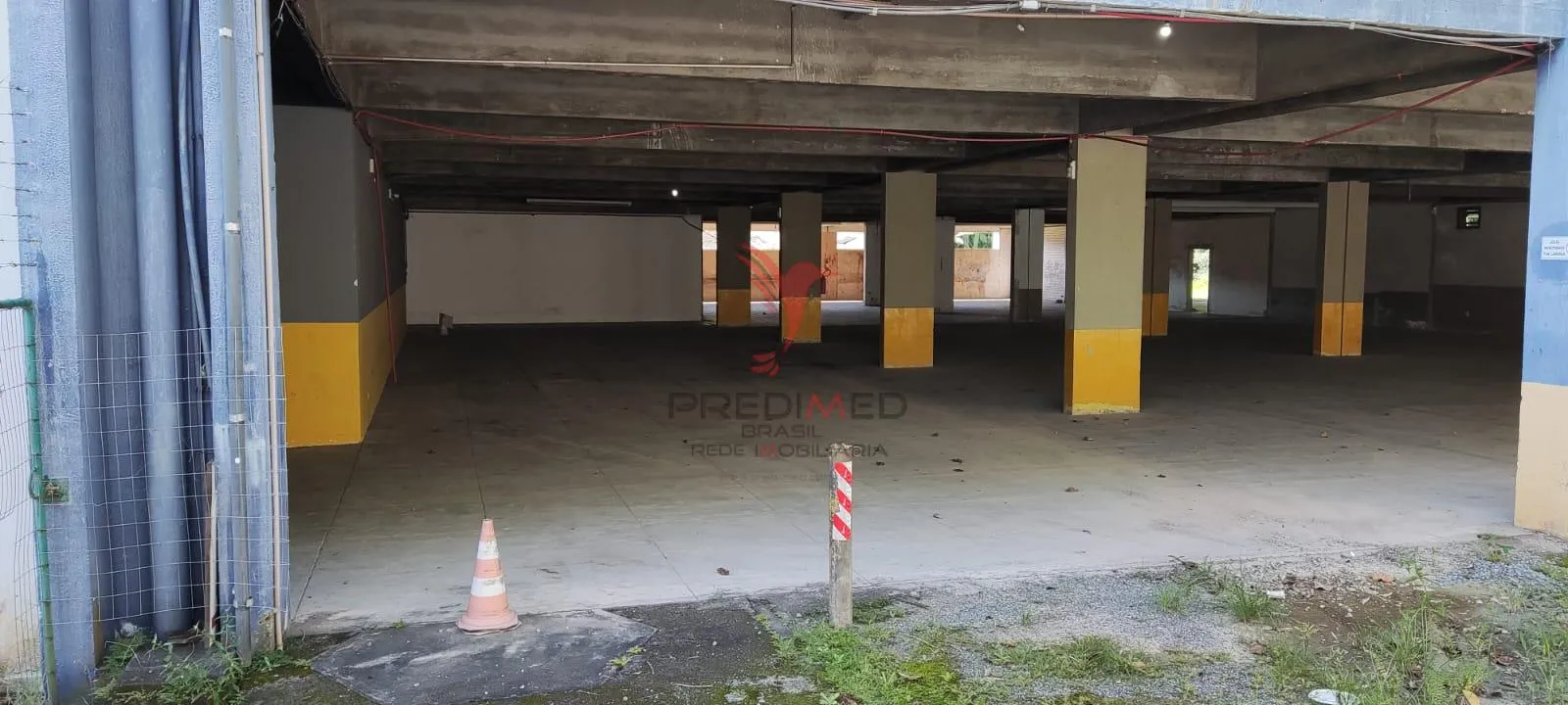 Imagem Galpão para venda com pé direito de 3 metros e com mais um terreno