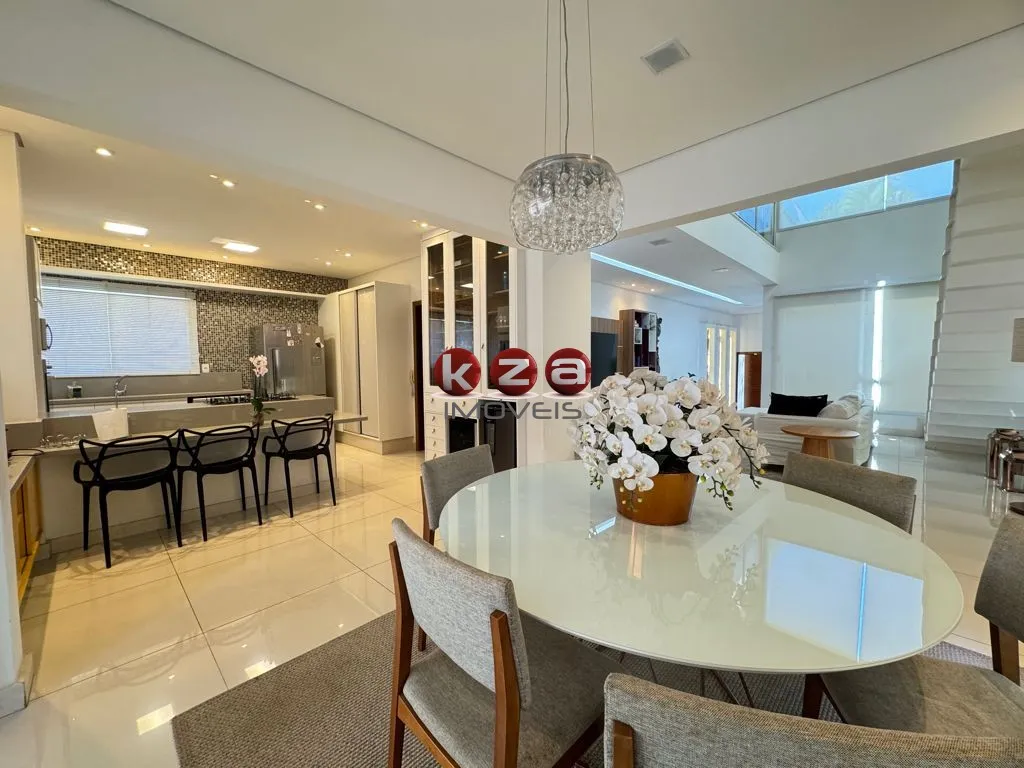 Imagem Casa de luxo em condomínio à venda em Valinhos-SP 3 quartos, 3 suítes, 3 salas e 296m² de área Imperdível no Jardim Soleil!