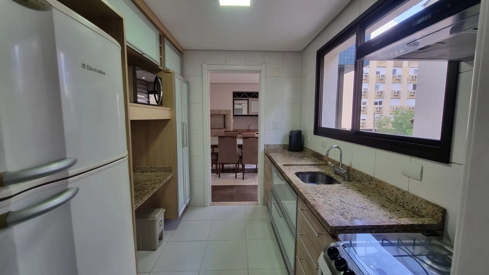 Imagem Apartamento dois dormitórios mobiliado, suíte, 86,41mq privativos, uma vaga escriturada, no bairro Higienópolis