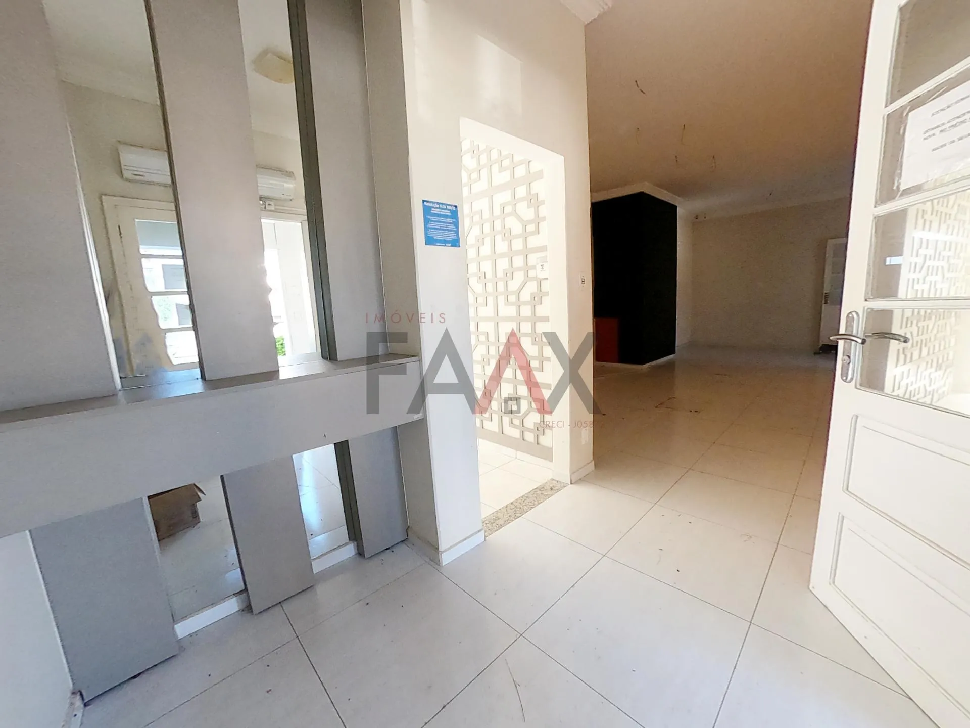 Imagem Sala comercial de próximo ao Hospital São Vicente no centro em Guarapuava - PR
