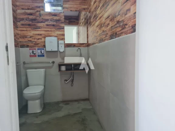 Imagem Sobrado Comercial para alugar no Canal 01 em Santos - SP