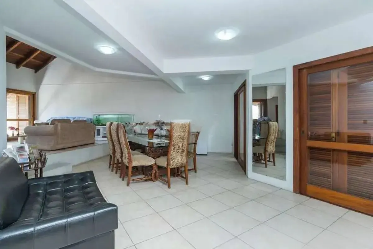 Imagem Casa térrea com 5 dormitórios, 2 suítes, 3 vagas.