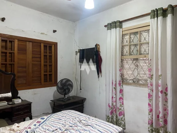Imagem Casa à venda com 3 dormitórios e edícula no bairro Aparecida de Santos/SP