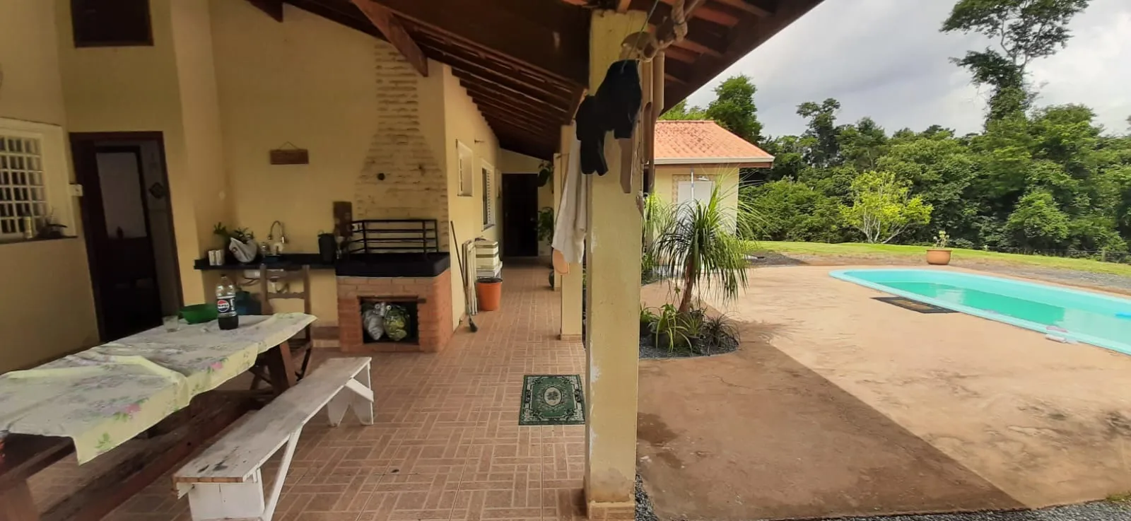 Imagem Chácara à venda em Araçoiaba da Serra - 4 quartos, 1 suíte, 3 banheiros, 3 vagas - Imperdível!