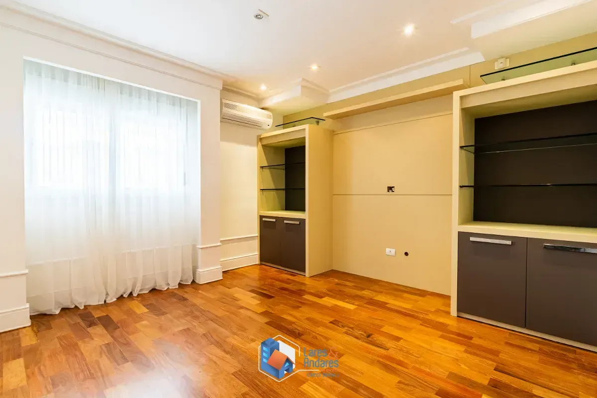 Imagem Sobrado para venda em Indianópolis com 5 quartos, sendo 5 suítes, 662m²
