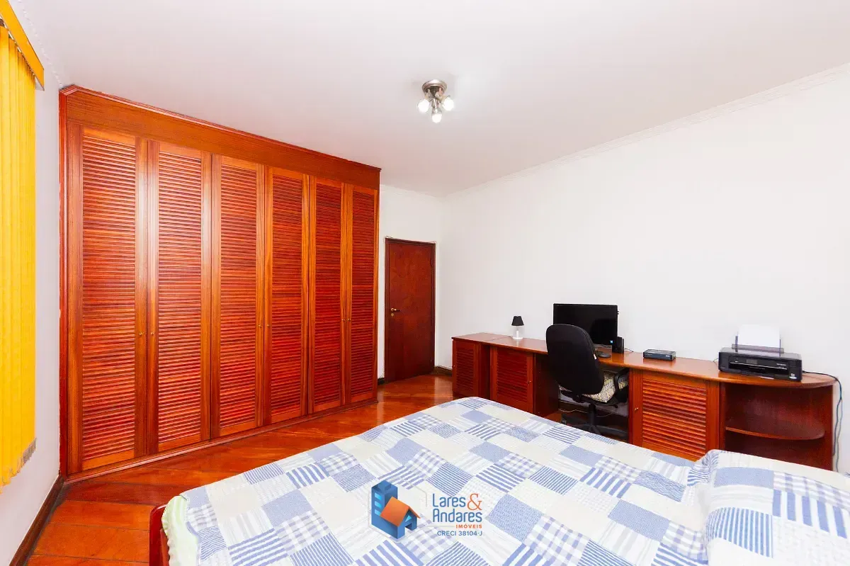 Imagem Casa para venda em Parque São Domingos com 3 quartos, sendo 1 suíte, 212m²