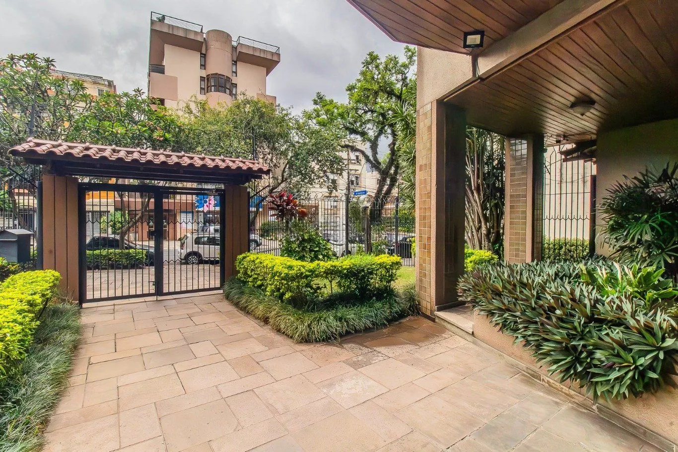 Imagem Apartamento de 2 dormitórios e 94m² à venda em Petrópolis, Porto Alegre.