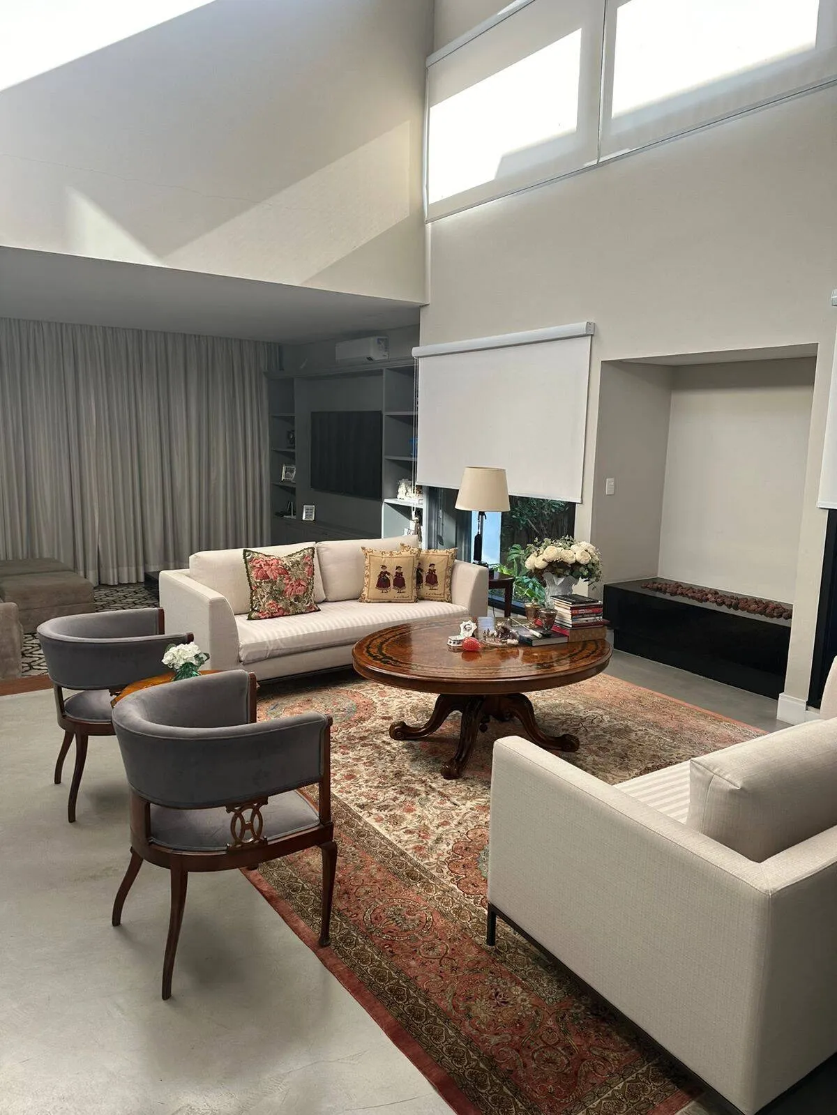 Imagem Sobrado de 403,80m² Localizado no Alphaville Residencial 2 em Barueri/SP!