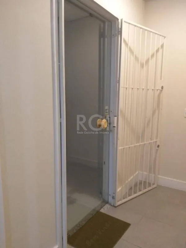 Imagem MÁFFER IMÓVEIS ALUGA Sala Comercial na Av. Cristóvão Colombo - Próxima à Félix da Cunha- 32.71m²