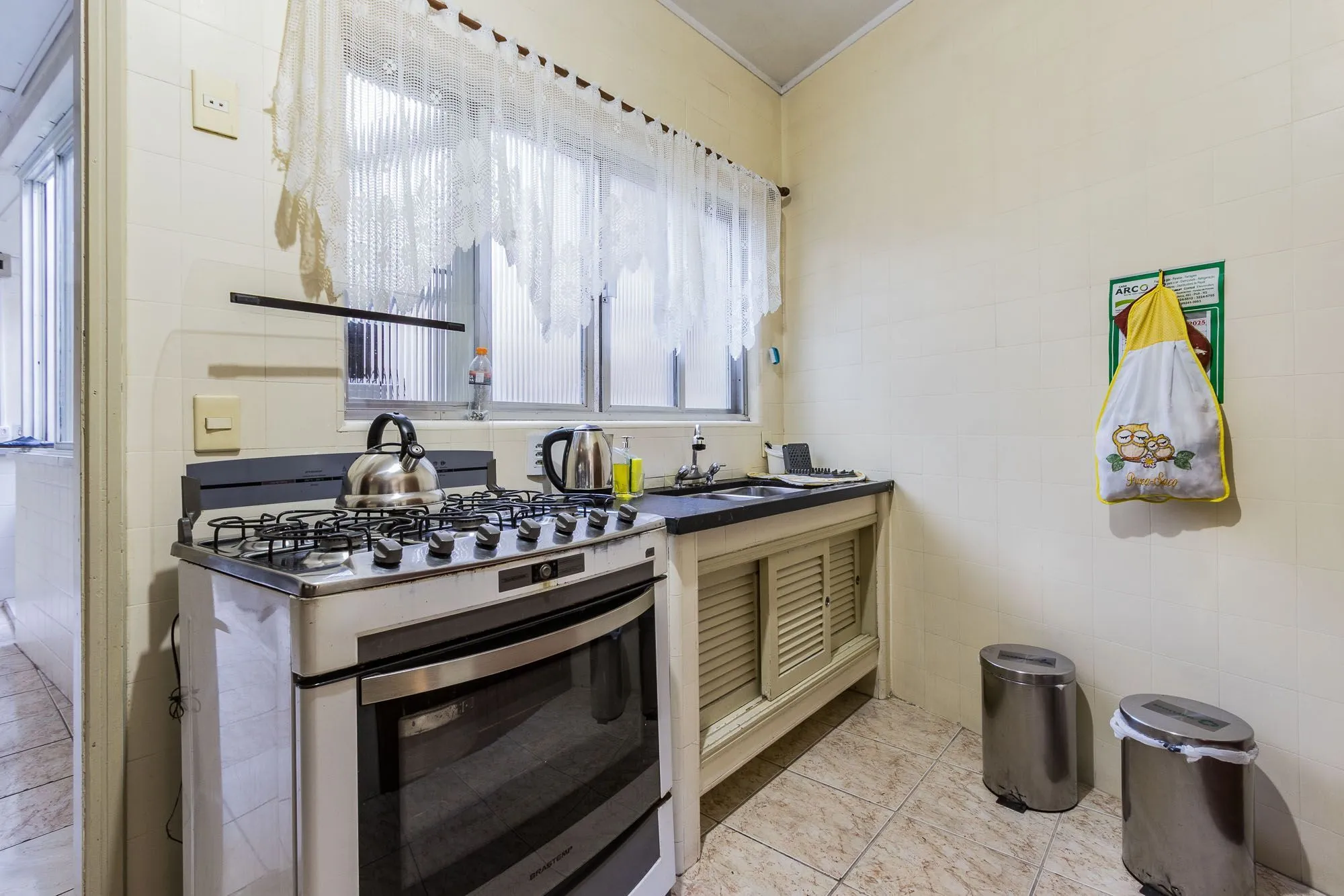 Imagem Apartamento de 3 dormitórios e 133m² à venda em Centro Histórico, Porto Alegre.