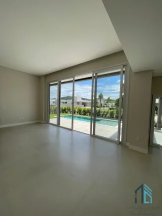 Imagem Casa a venda, Alto padrão, 04 suítes, piscina, no centro de Camboriú SC