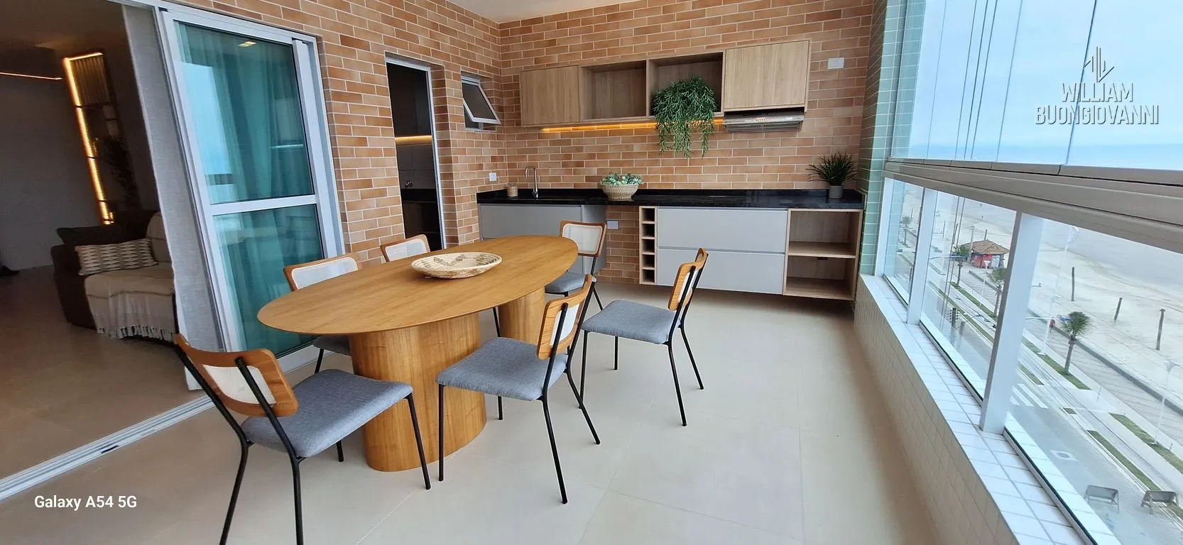 Imagem Apartamento 3 dormitórios sendo 1 suíte + lavabo frente mar em Mongaguá