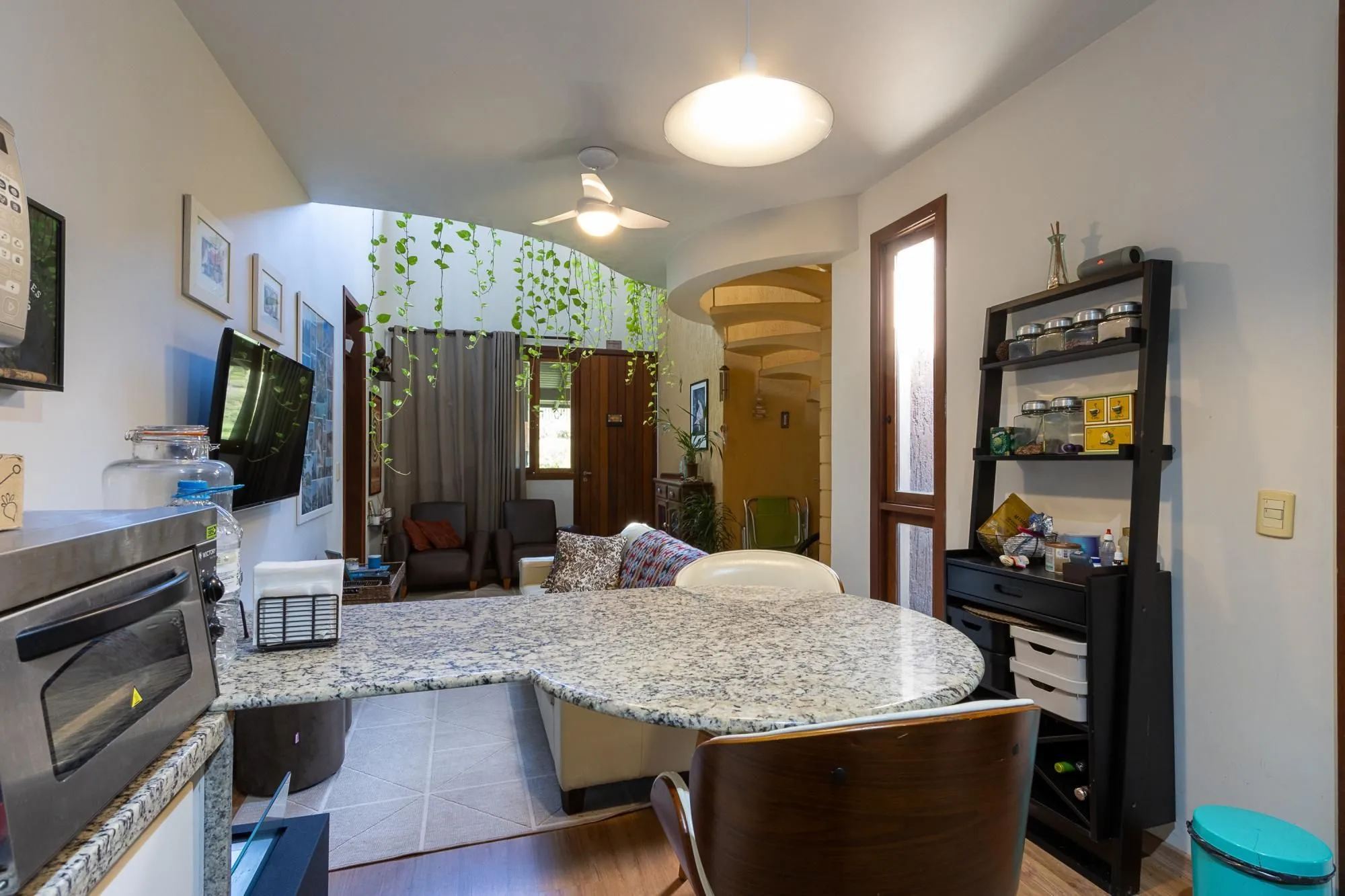 Imagem Casa em condomínio á venda com 6 dormitórios em Porto Alegre
