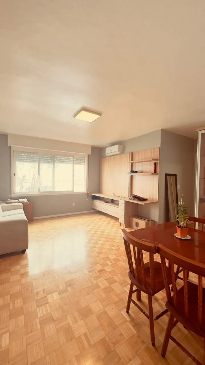 Imagem EXCELENTE APARTAMENTO À VENDA - TOTALMENTE REFORMADO E PRONTO PARA MORAR