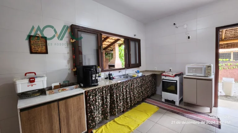 Imagem Casa à Venda em Itapoá SC, 3 Dormitórios, Próxima à Praia e Comércio Local