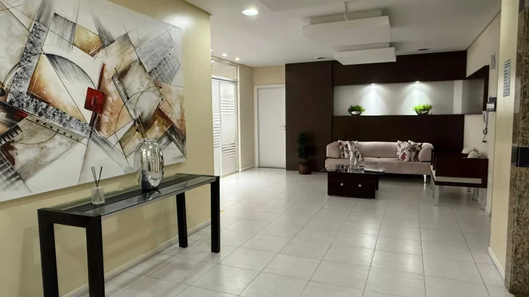 Imagem Apartamento com 2 dormitórios sendo 1 suíte e 1 vaga de garagem em Balneário Camboriú/SC