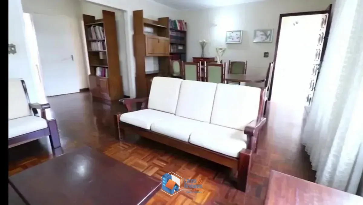 Imagem Casa para venda em Parque Peruche com 4 quartos, sendo 1 suíte, 228m²