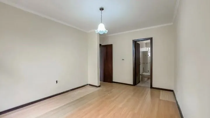 Imagem Casa de 3 dormitórios, 1 suíte e 3 vagas de garagem, bairro Ipanema.