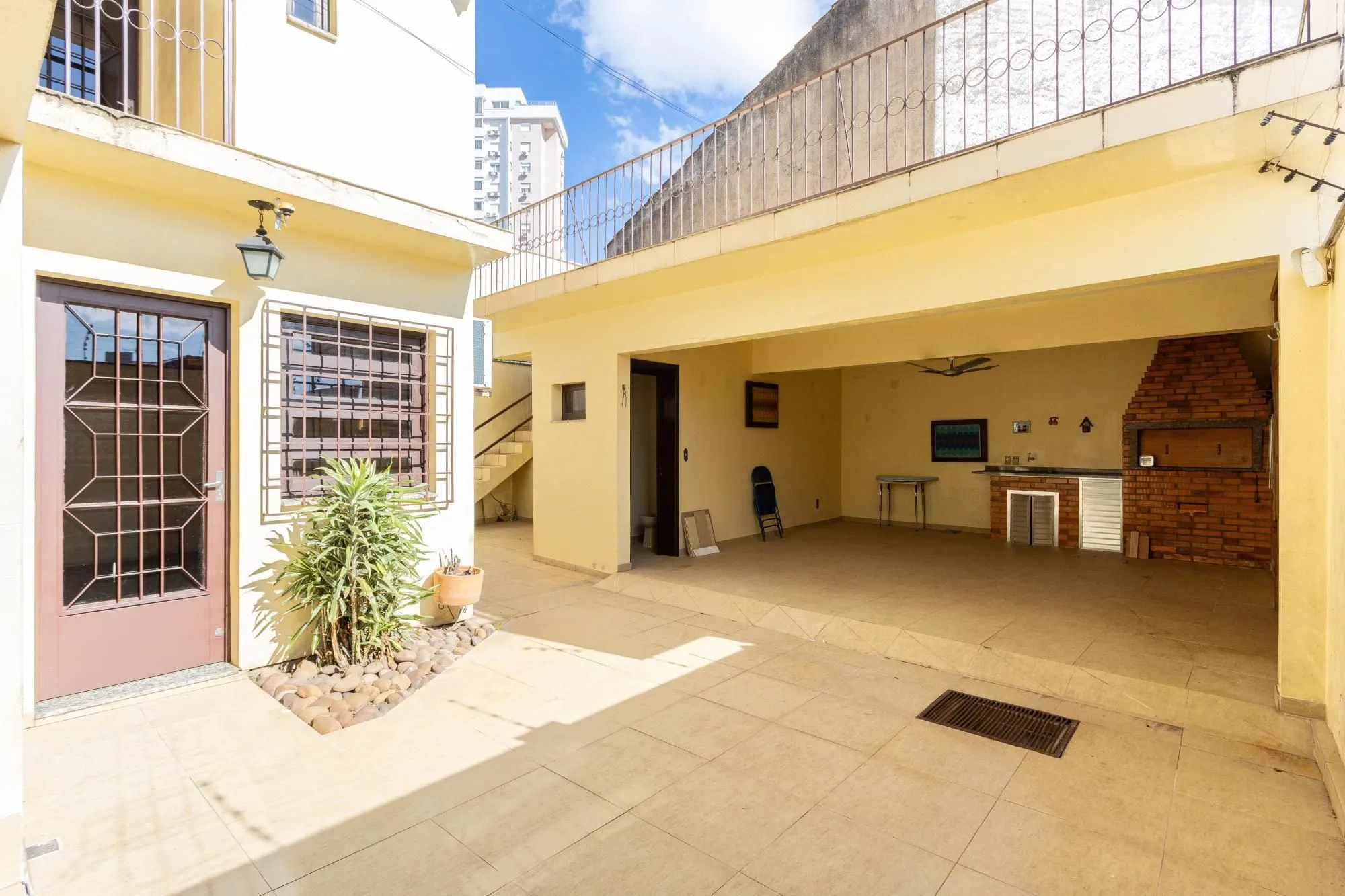 Imagem CASA SOBRADO 3 DORMITÓRIOS 1 SUITE 3 VAGAS NO BAIRRO HIGIENÓPOLIS EM PORTO ALEGRE