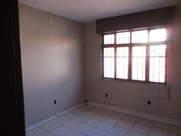 Imagem Casa Comercial, 242m², 5 vagas, Bairro Floresta