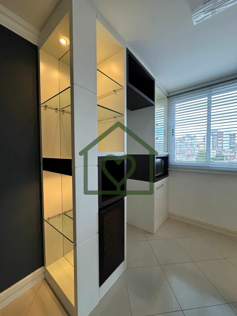 Imagem Excelente apartamento duplex, localizado em região valorizada do bairro Petrópolis, próximo a div...