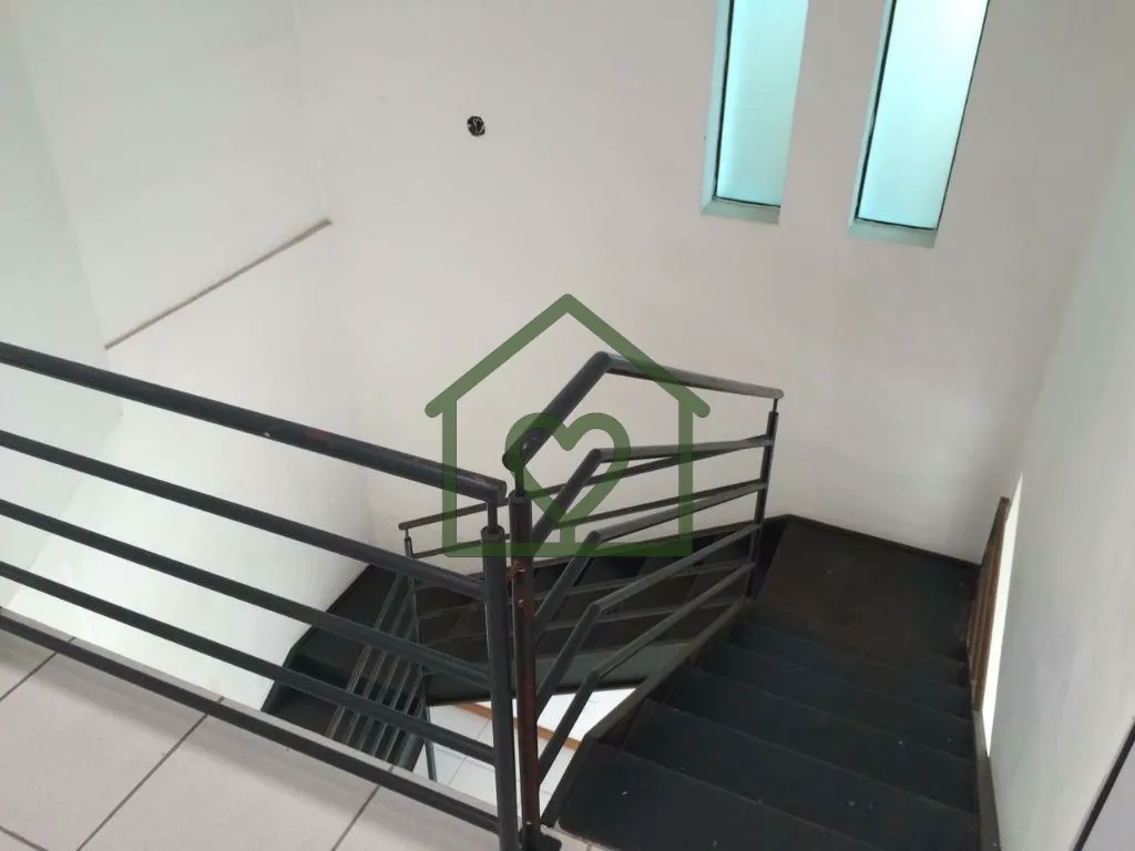 Imagem Casa triplex, residencial e comercial, com 4 dormitórios (todos suíte), 06 salas e 3 vagas de gara...