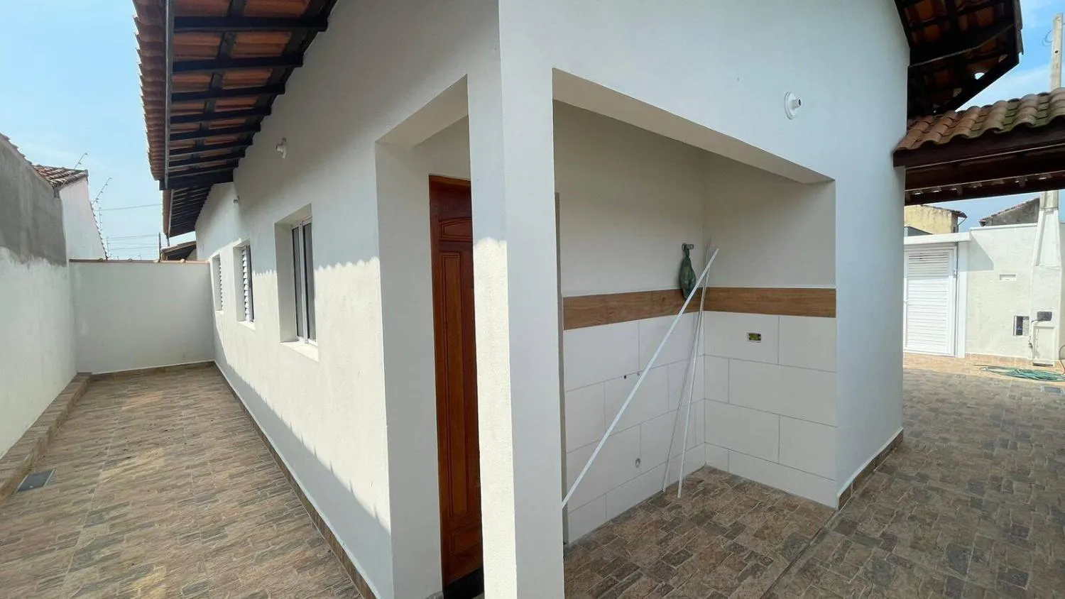 Imagem CASA NOVA 3 DORM COM PISCINA LADO PRAIA EM ITANHAEM