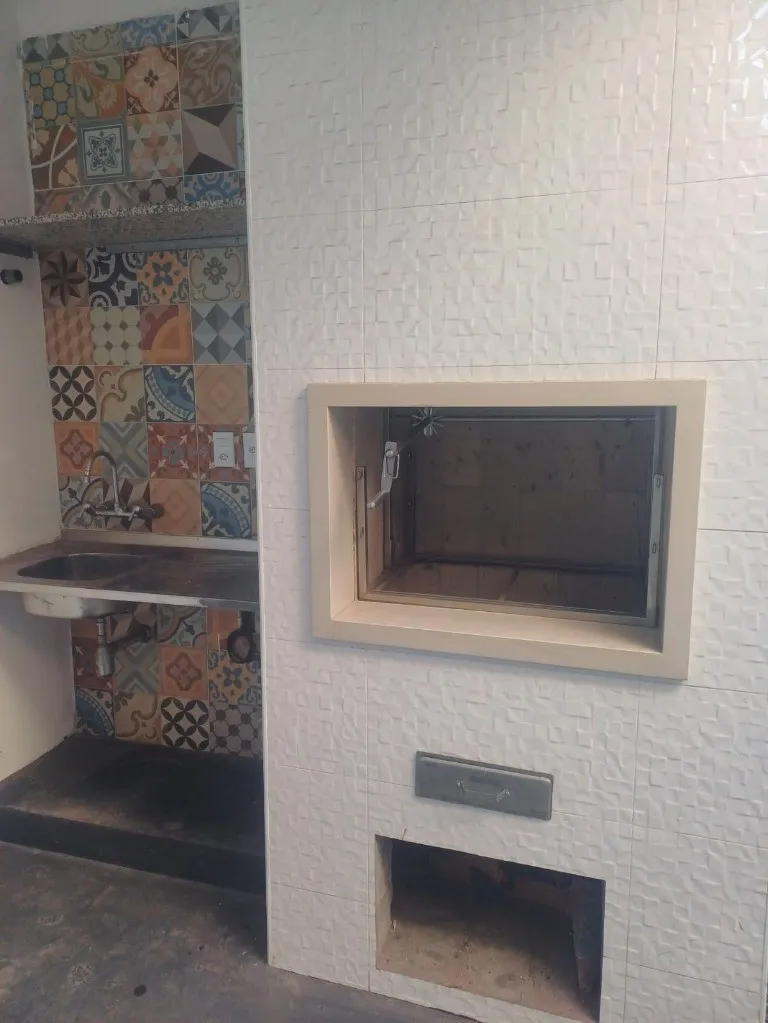 Imagem Casa à venda em Santo André-SP, bairro Santa Maria: 3 quartos, 1 suíte, 2 banheiros, 2 vagas, 136m². Venha conferir!