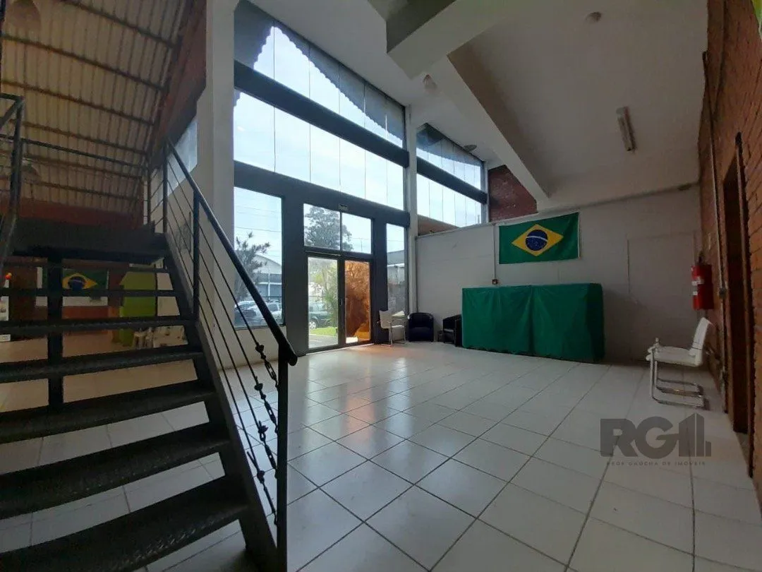 Imagem Prédio comercial com área total de 5.000 m² na rua Frederico Mentz, bairro Navegantes.