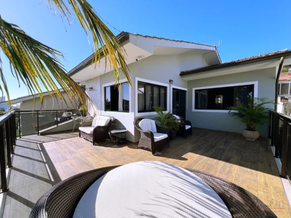 Imagem Excelente Casa no Itaguaçu com 4 quartos sendo 3 suites, piscina e área com churrasqueira. Esta Be...