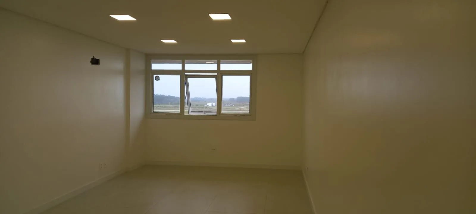 Imagem Conjunto Comercial em Maristela