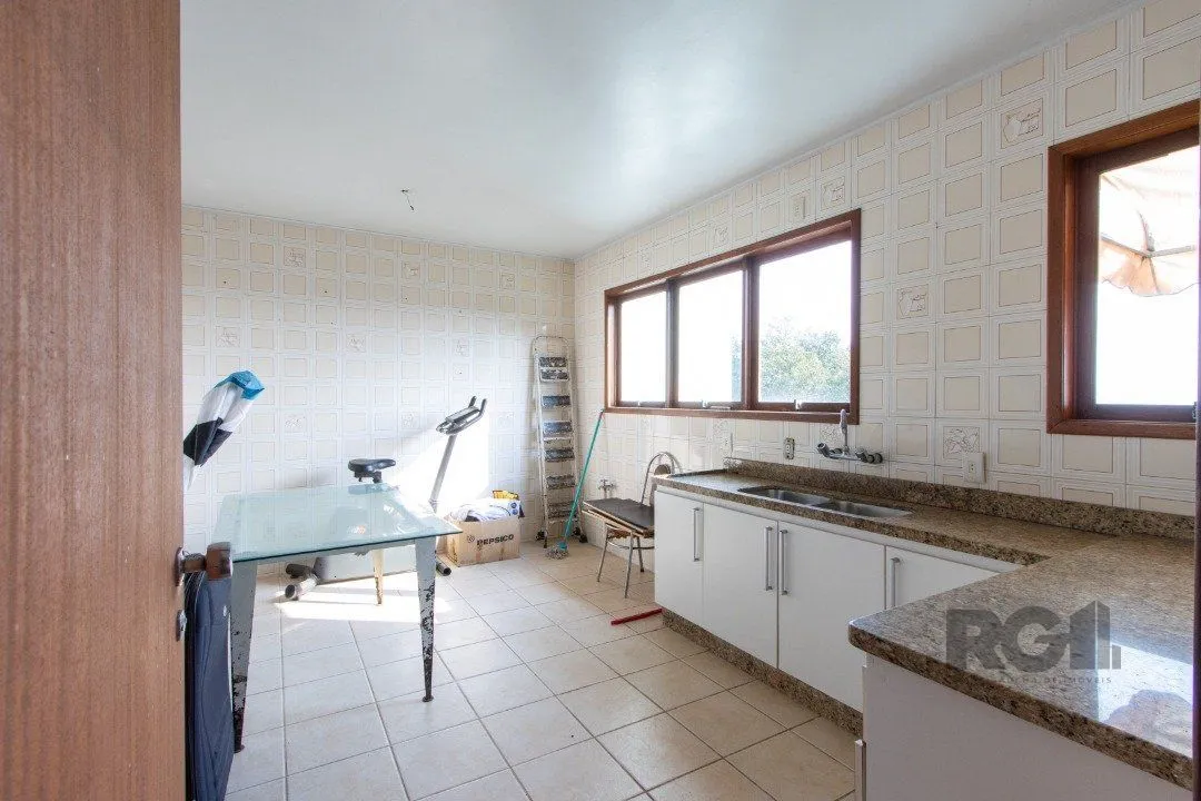 Imagem Casa para Venda - 361.95m², 4 dormitórios, sendo 2 suites, 3 vagas - Nonoai