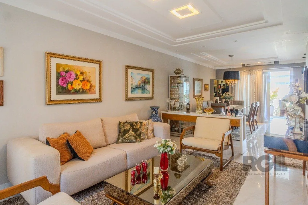 Imagem Casa de Condomínio com Arquitetura Exclusiva e Ambientes Sofisticados