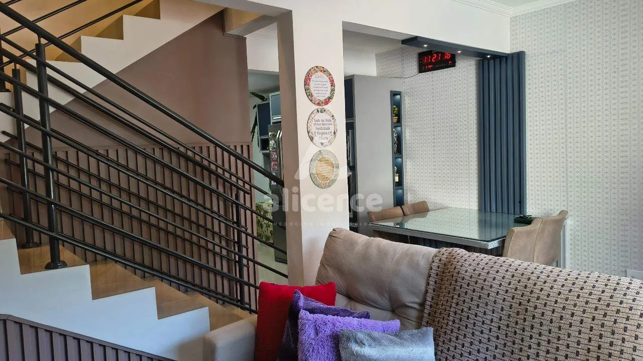 Imagem Sobrado Planejado com Móveis Sob Medida - Conforto, Estilo e Funcionalidade em São José!