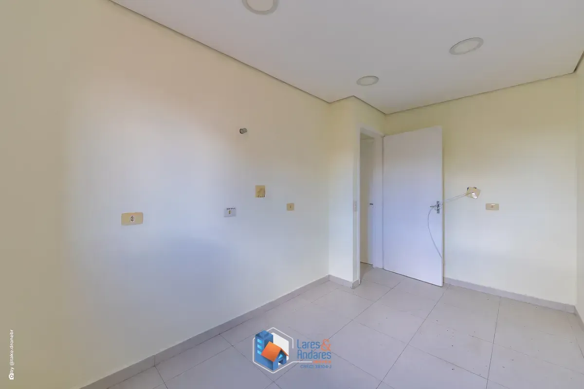 Imagem Sobrado para venda em Jardim Ipanema (Zona Sul) com 4 quartos, sendo 1 suíte, 130m²