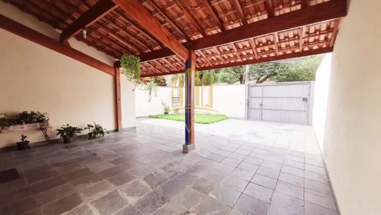 Imagem Casa três dormitórios zona mixta na av Iguape OPORTUNIDADE!