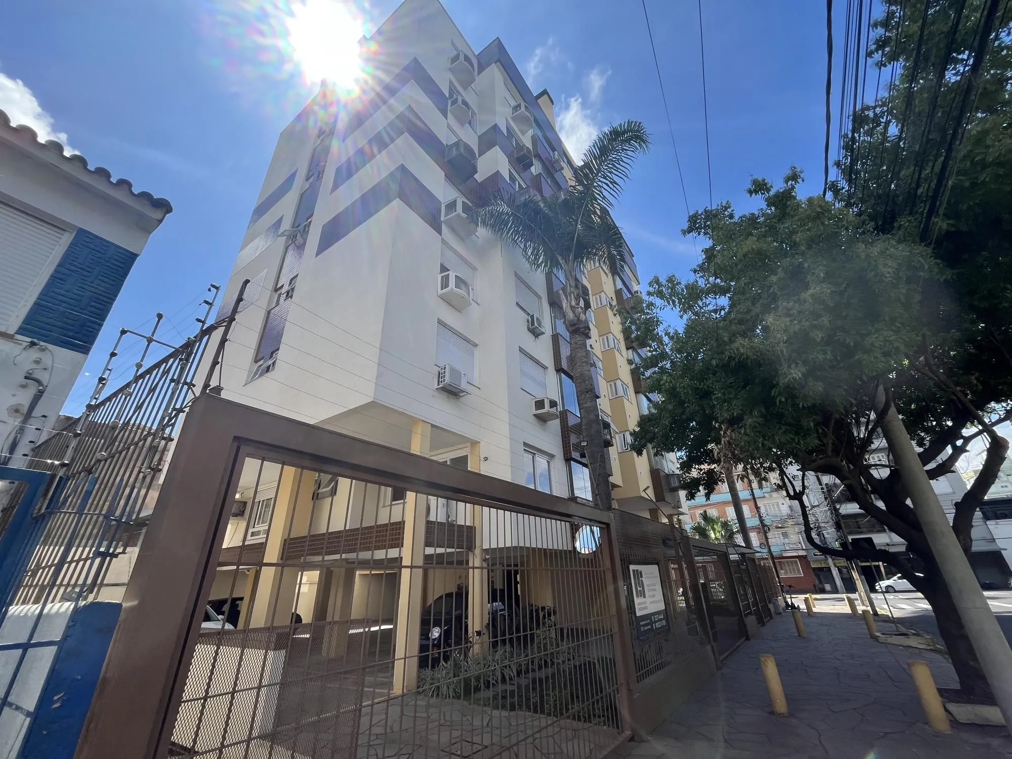 Imagem Apartamento de dois quartos, suíte e uma vaga de garagem no bairro Menino Deus