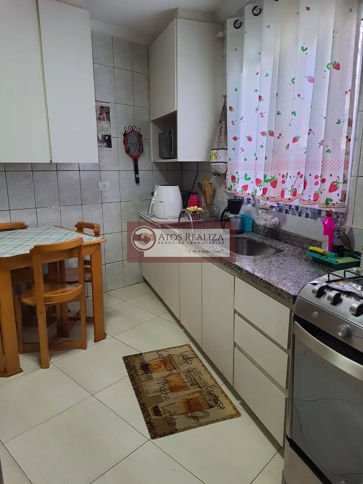 Imagem Vendo Oportunidade em Americanopolis. Sobrado 3 Dormitórios, 3 banheiros, banheira de hidromassagem, 4 vagas, Churrasqueira de 56m2, Valor de Oportunidade, R$: 590.000. Aproveite.