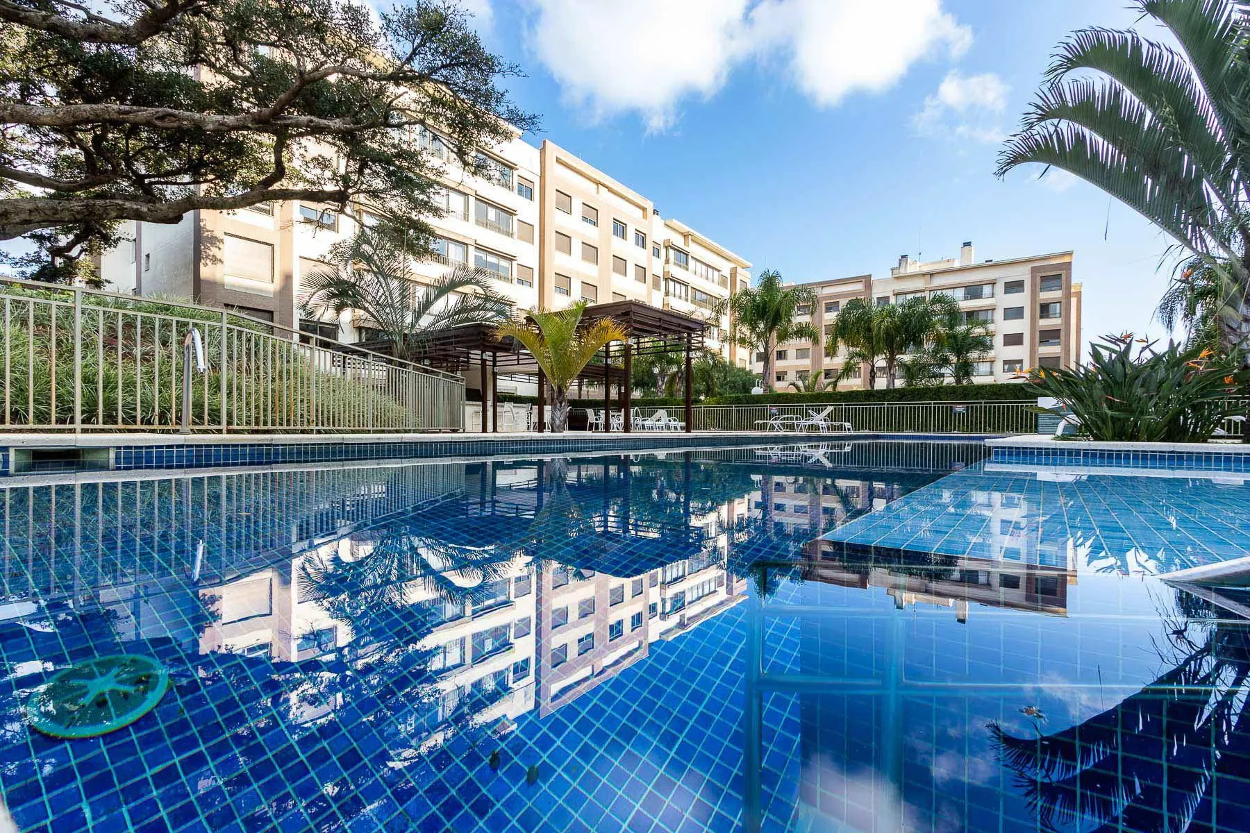 Imagem Apartamento totalmente reformado e impecável para locação - 3 quartos sendo uma suíte - Bairro Cavalhada