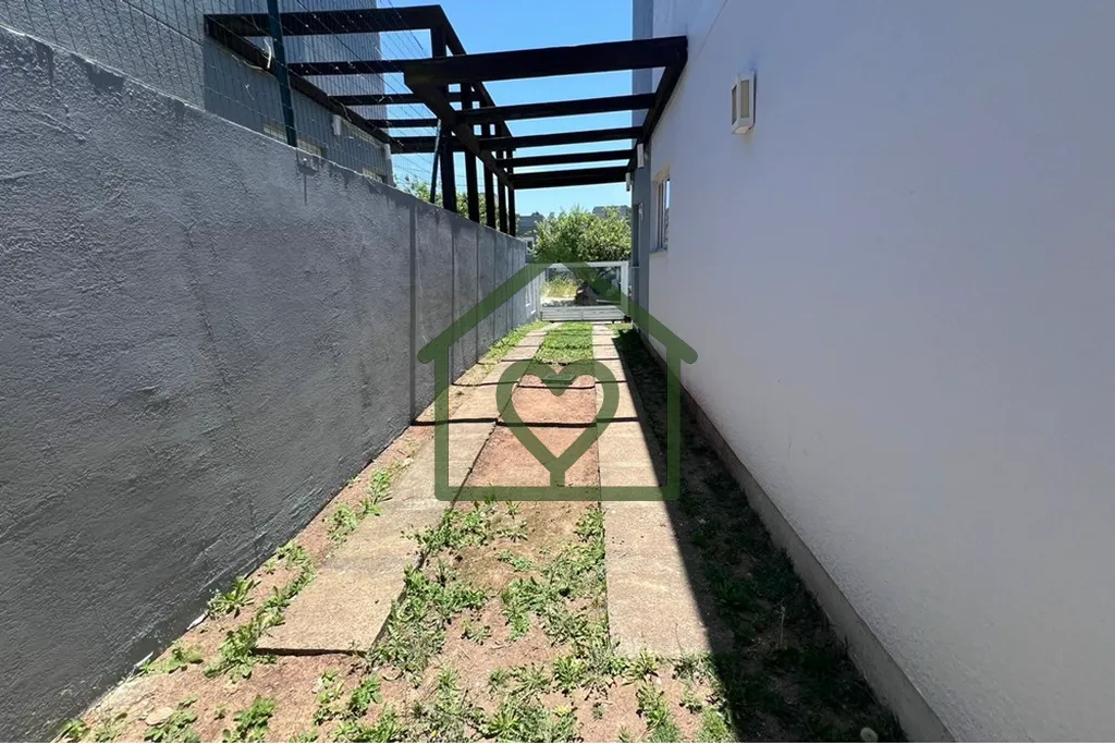 Imagem Descubra o seu novo lar nesta encantadora casa à venda na Rua Antônio Rosito, bairro Lomba do Pinh...