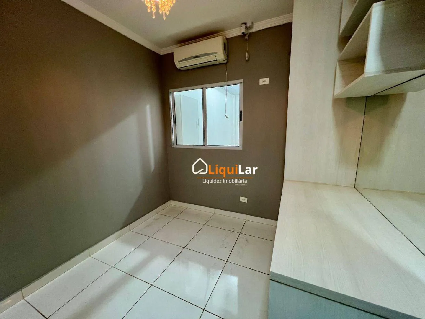 Imagem Casa Térrea à Venda no Condomínio Villa de Espanha com Suíte, Varanda Gourmet e Energia Fotovoltaica