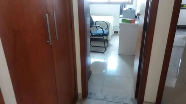 Imagem Apartamento com sala para 02 ambientes.