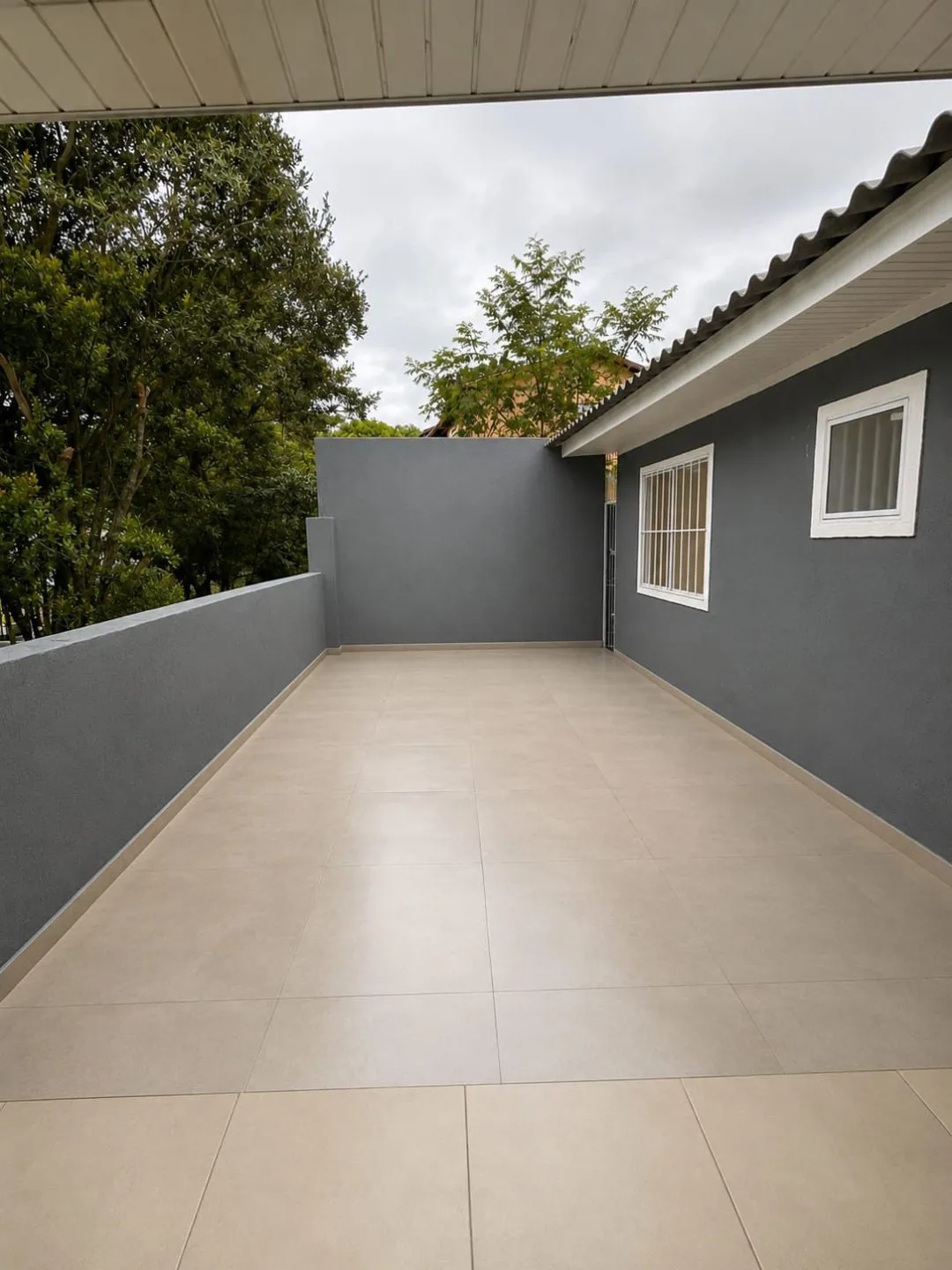 Imagem Casa totalmente reformada na Rua dos Açores em Viamão!