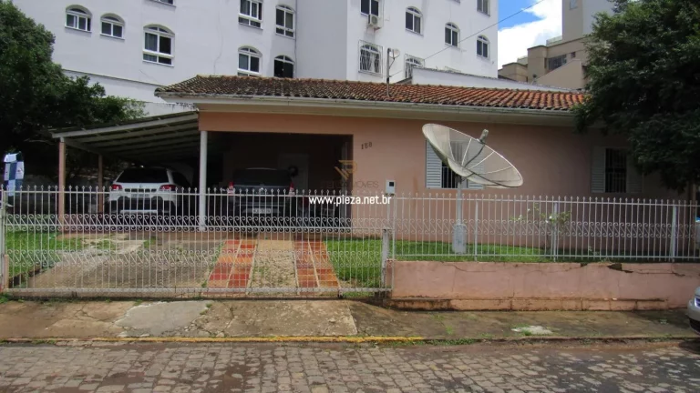 Imagem Casa para Venda em Concórdia, Centro, 4 dormitórios, 2 banheiros