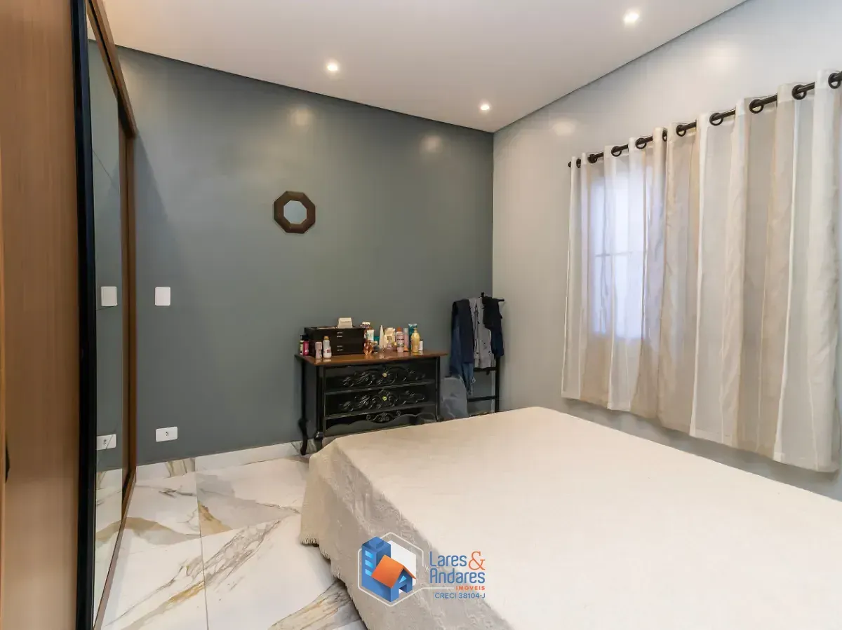 Imagem Casa para venda em Jardim Peri com 3 quartos, sendo 1 suíte, 216m²