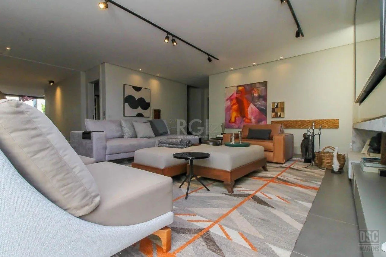 Imagem Casa para Venda - 238m², 3 dormitórios, sendo 3 suites, 6 vagas - Três Figueiras