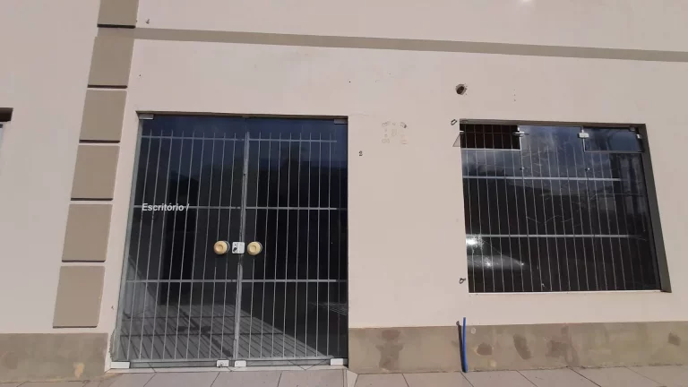 Imagem Alugo sala comercial bairro Floresta proximo a tudo