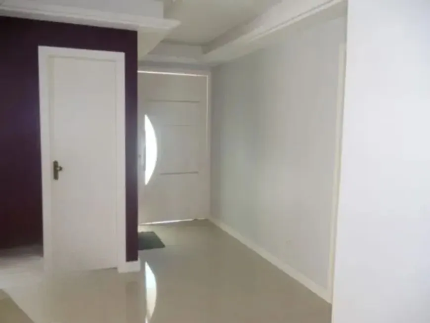 Imagem Casa térrea com 3 dormitórios, suíte e 3 vagas.